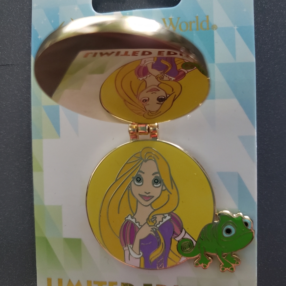 Disney WDW 2016 Rapunzel and Pascal - Picture 3 of 5